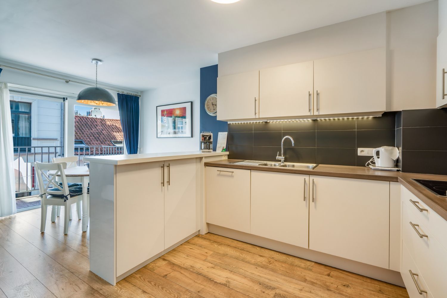 Centraal gelegen appartement met 2 slaapkamers foto 5