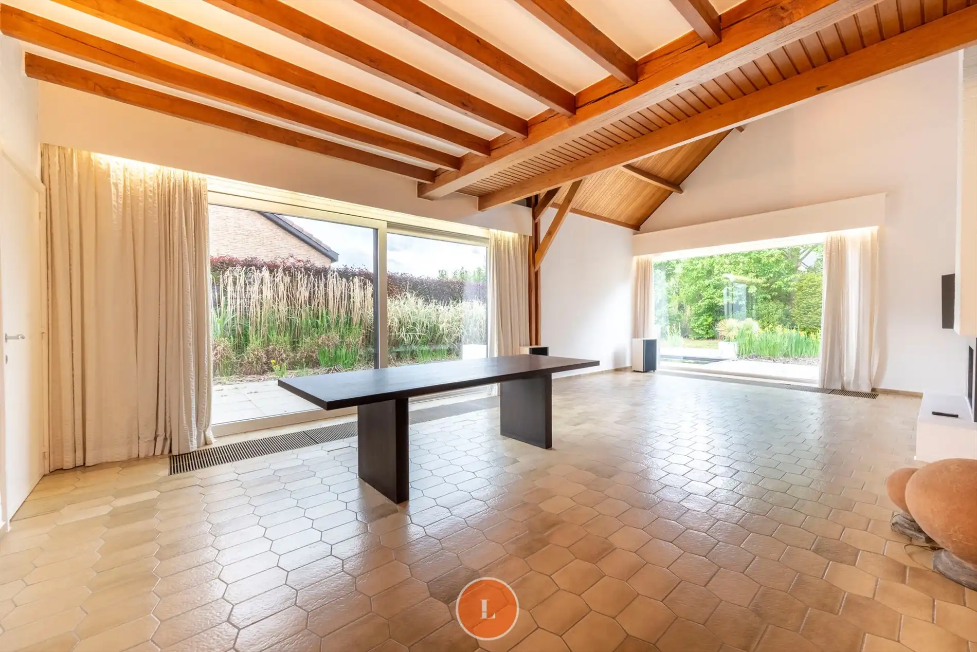 Villa met praktijkruimte en vijver op 1349m² foto 3