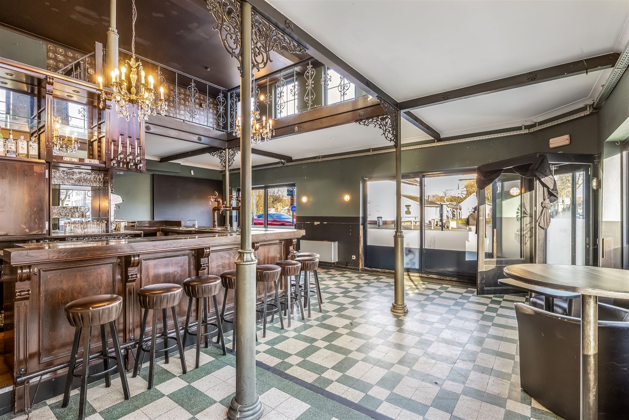 TE RENOVEREN HORECAZAAK MET POTENTIEEL, ZEER GOED GELEGEN IN HET CENTRUM VAN LEOPOLDSBURG foto 8