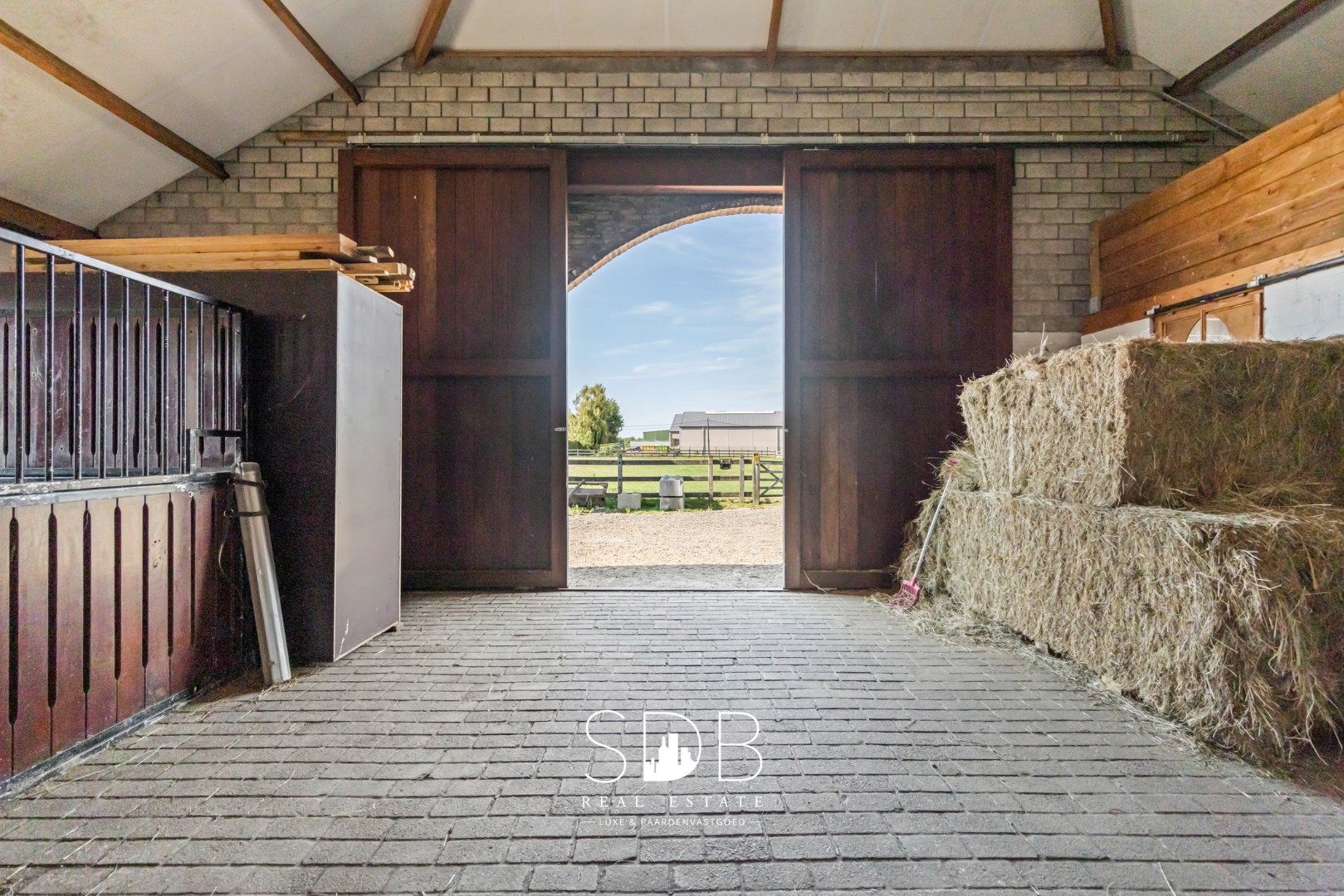 Prachtige landelijke woning met hippische accommodatie op 2,5hectare foto 30