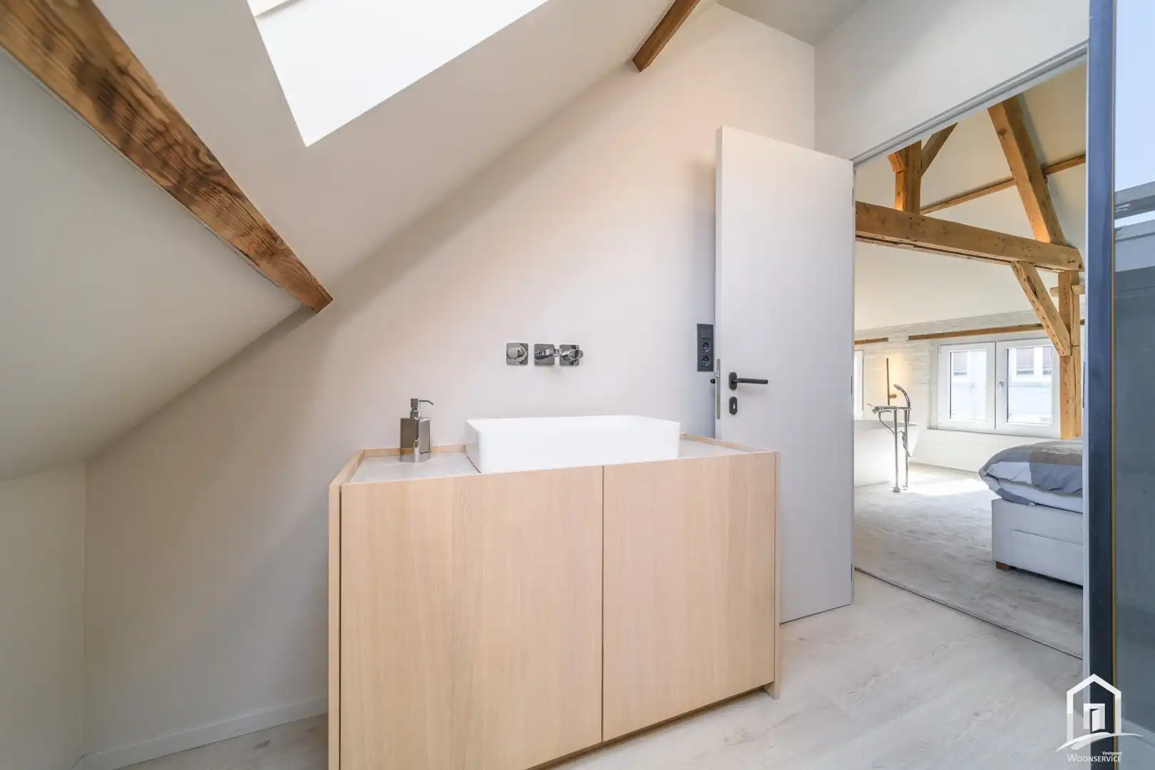 Unieke loftwoning met inpandige garage foto 16