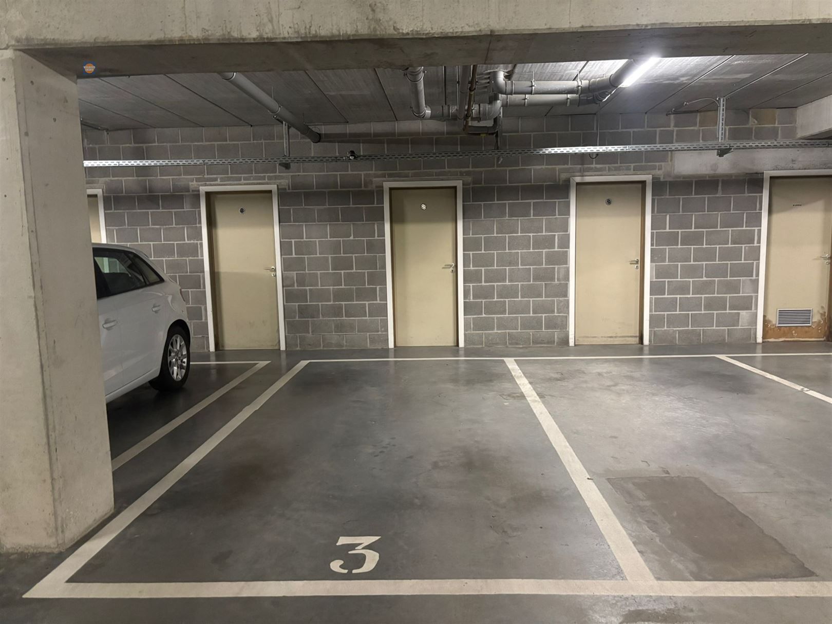 Ondergrondse staanplaats met ruime berging te koop foto 5