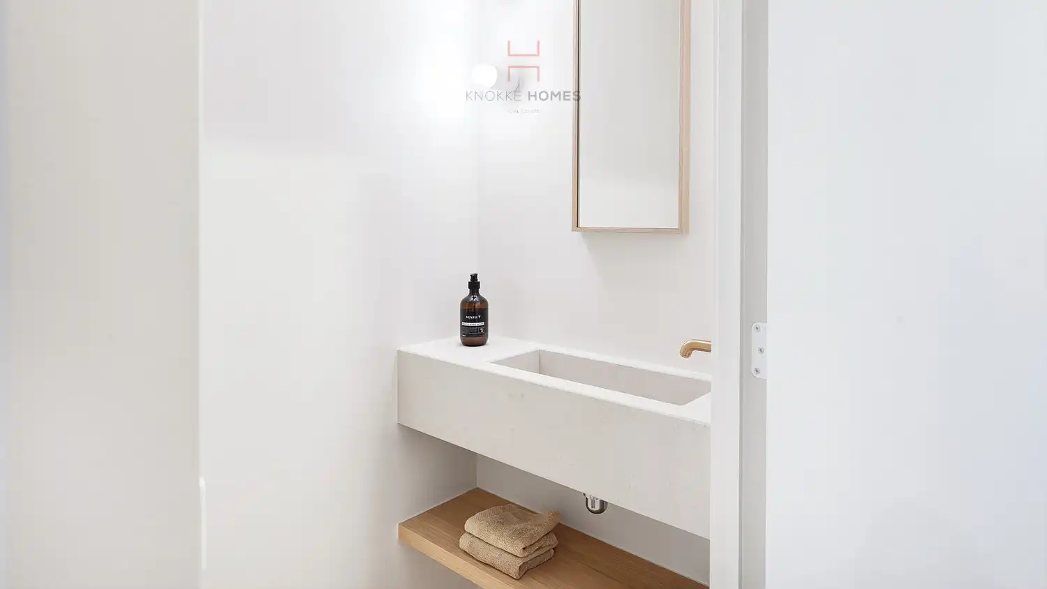 Stijlvol gerenoveerd appartement met zijdelings zeezicht in Duinbergen. foto 14