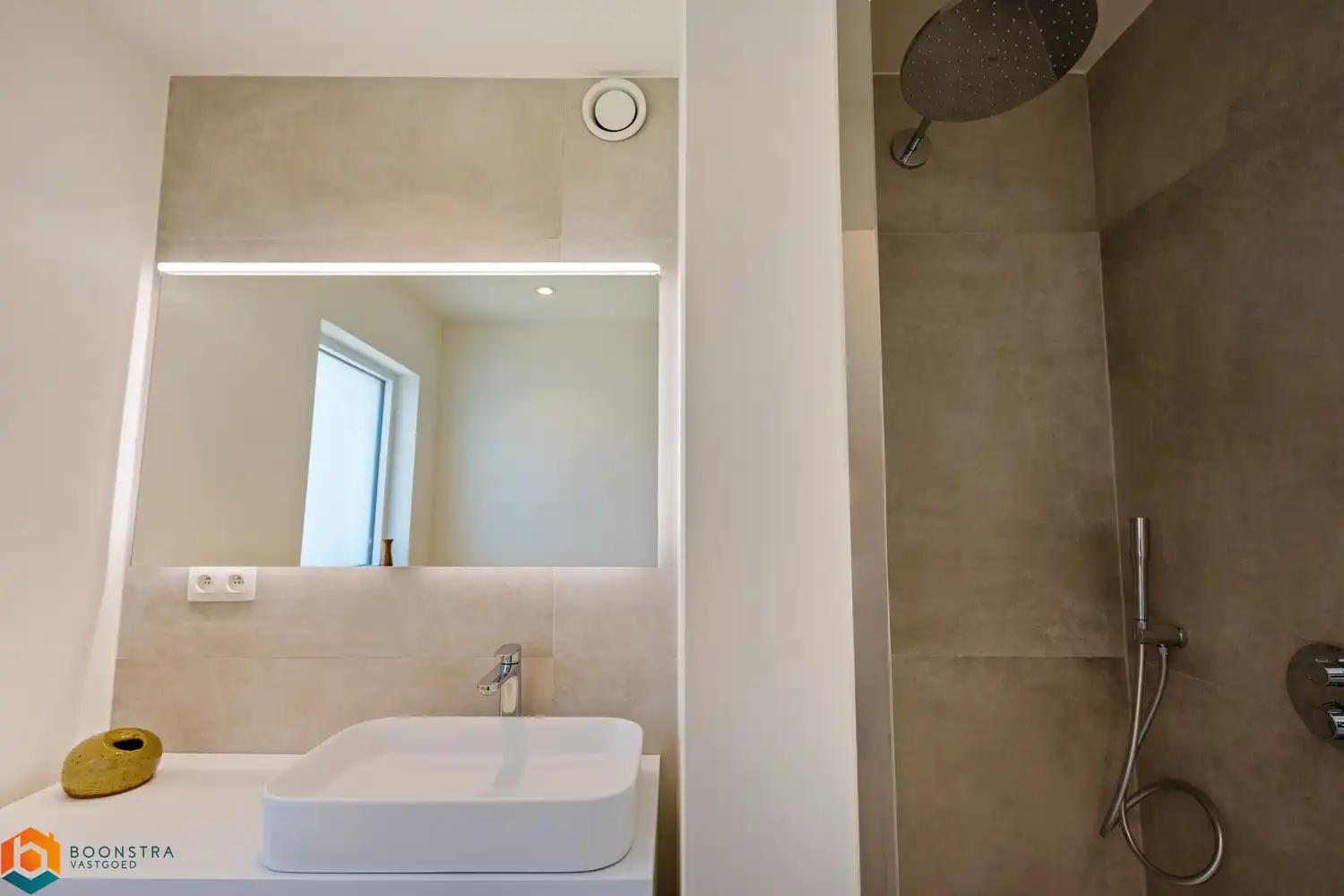 Prachtig vernieuwde bungalow te Schriek foto 9