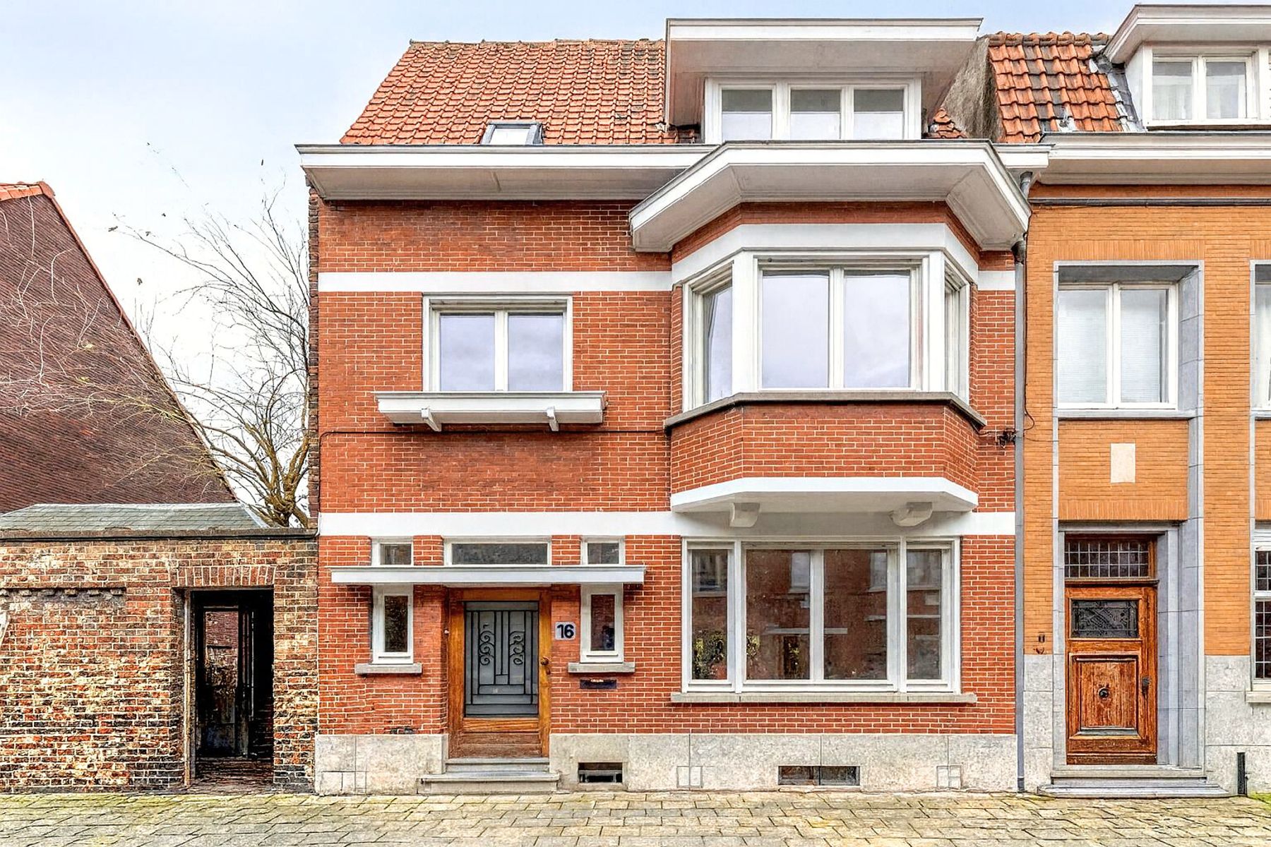 Gerenoveerde (2025) stadswoning met tuin foto 2