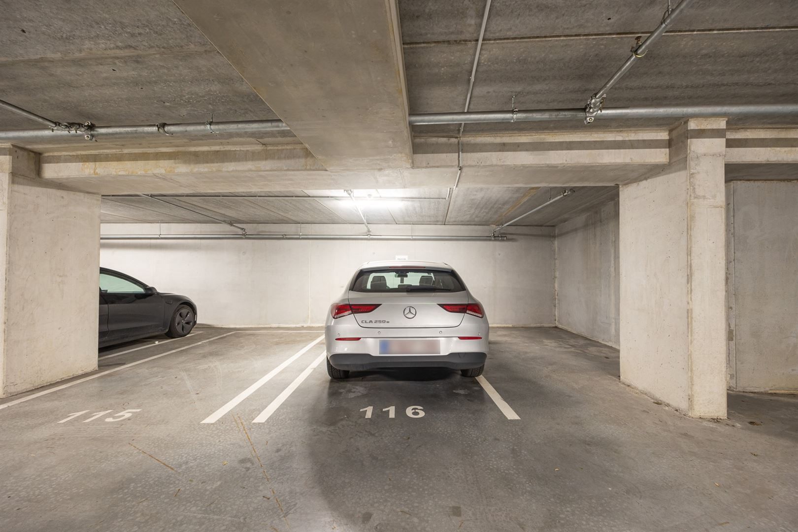 Ondergrondse autostaanplaats op het Nieuw-Zuid foto {{pictureIndex}}