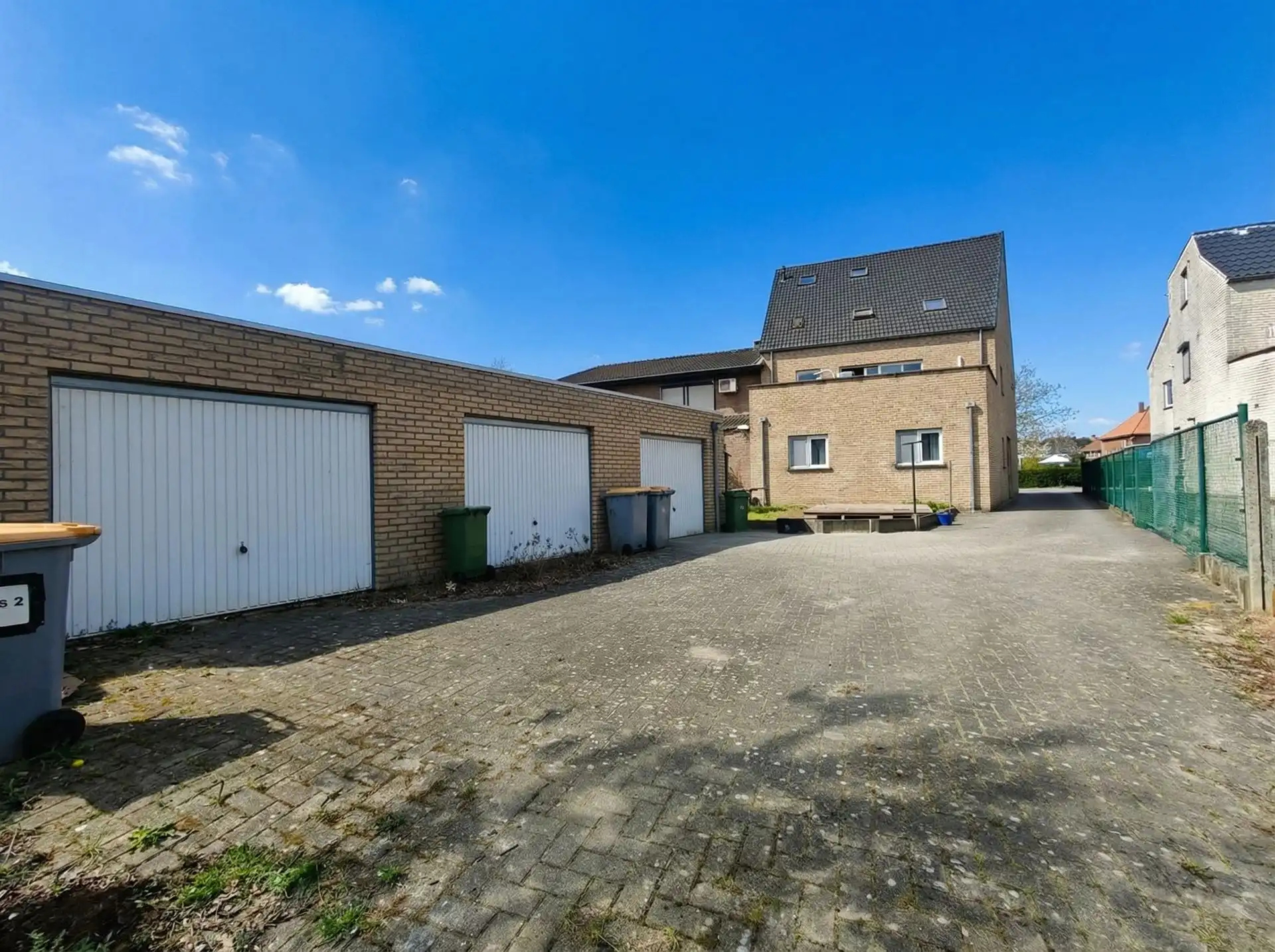 Duplex appartement voorzien van 2 slaapkamers en een aparte garage foto 23