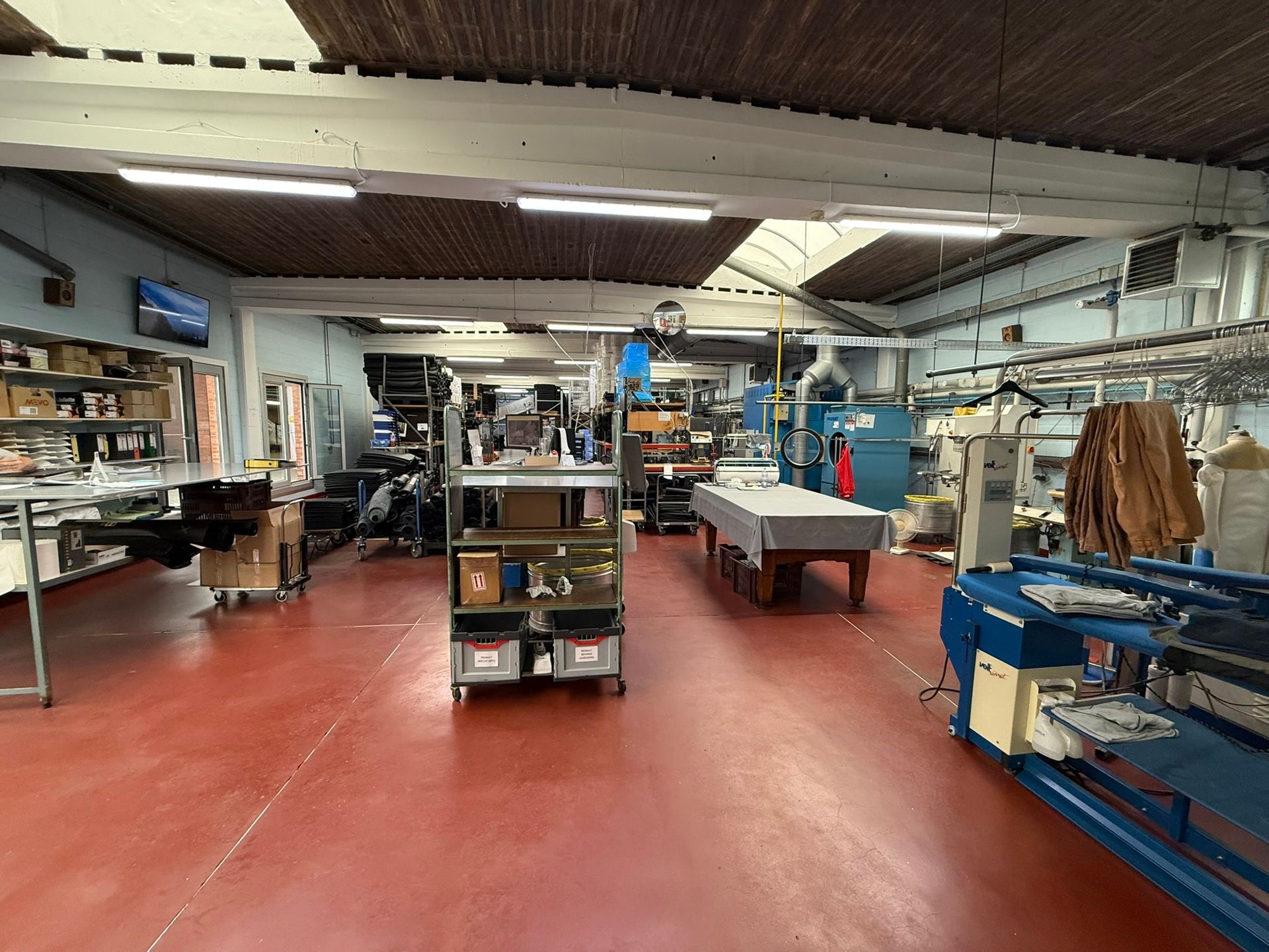 Industrieel gebouw met kantoren en buitenopslag te huur op toplocatie in Ekeren foto 13