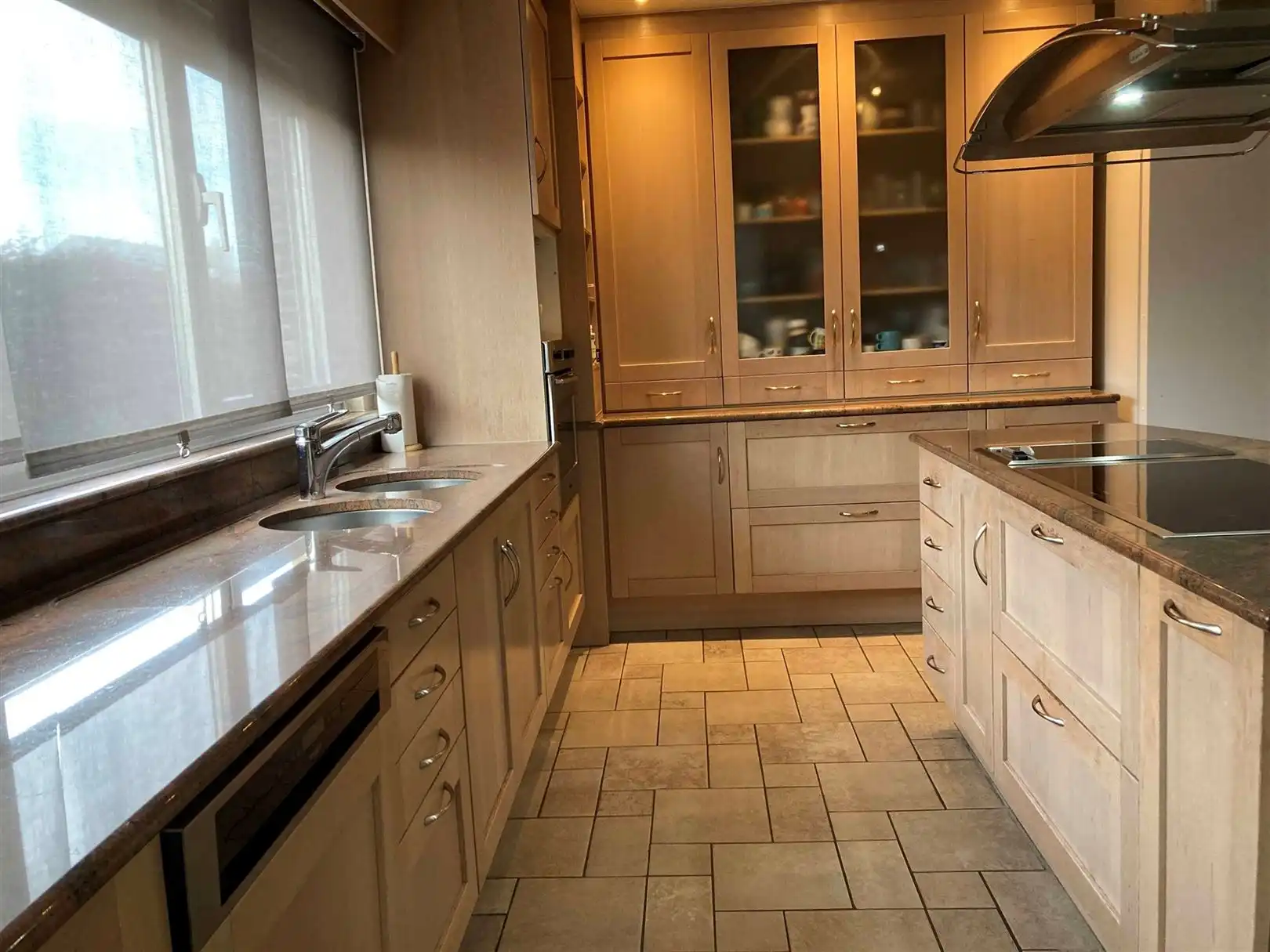 Woning met kantoren en magazijn van 1500m² foto 8