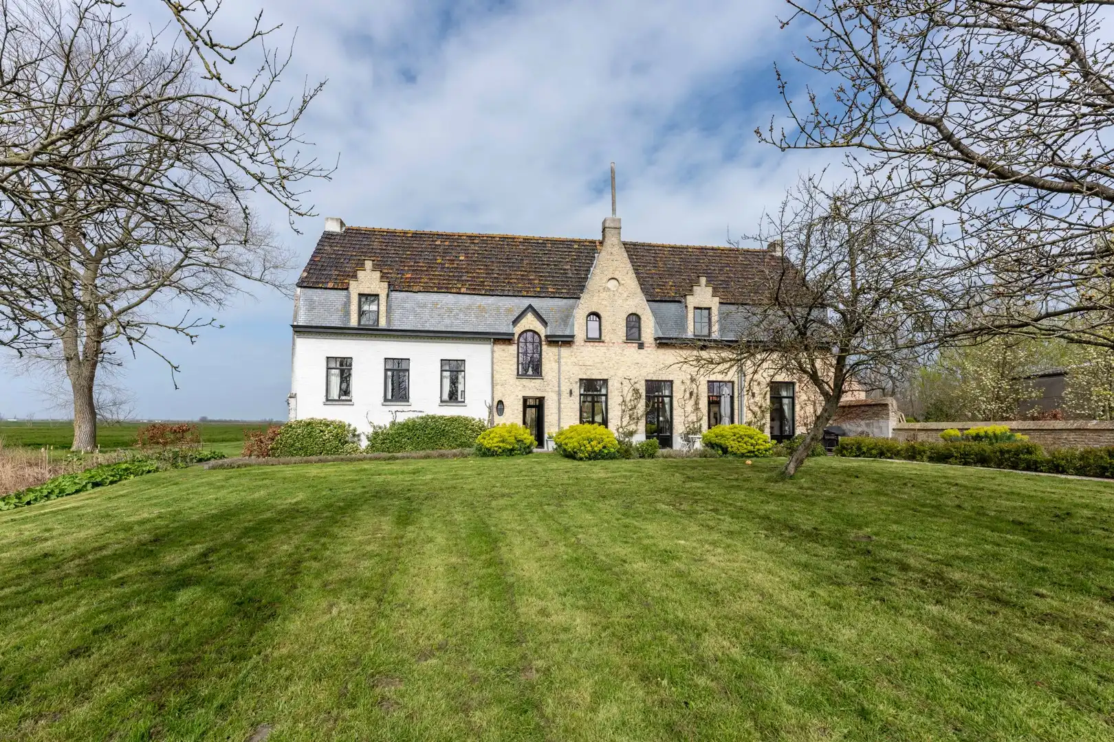 Exclusieve historische herenhoeve 'Groot Noordhof' met 8 vergunde vakantielogies op topligging nabij zee foto 4