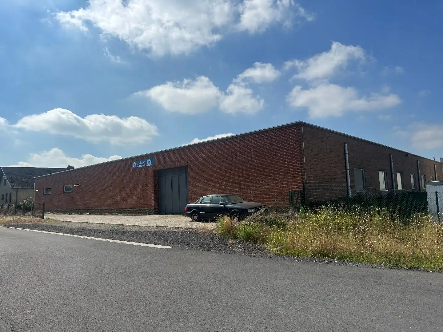 Loods van 360 m² op industriepark van Houthulst foto {{pictureIndex}}