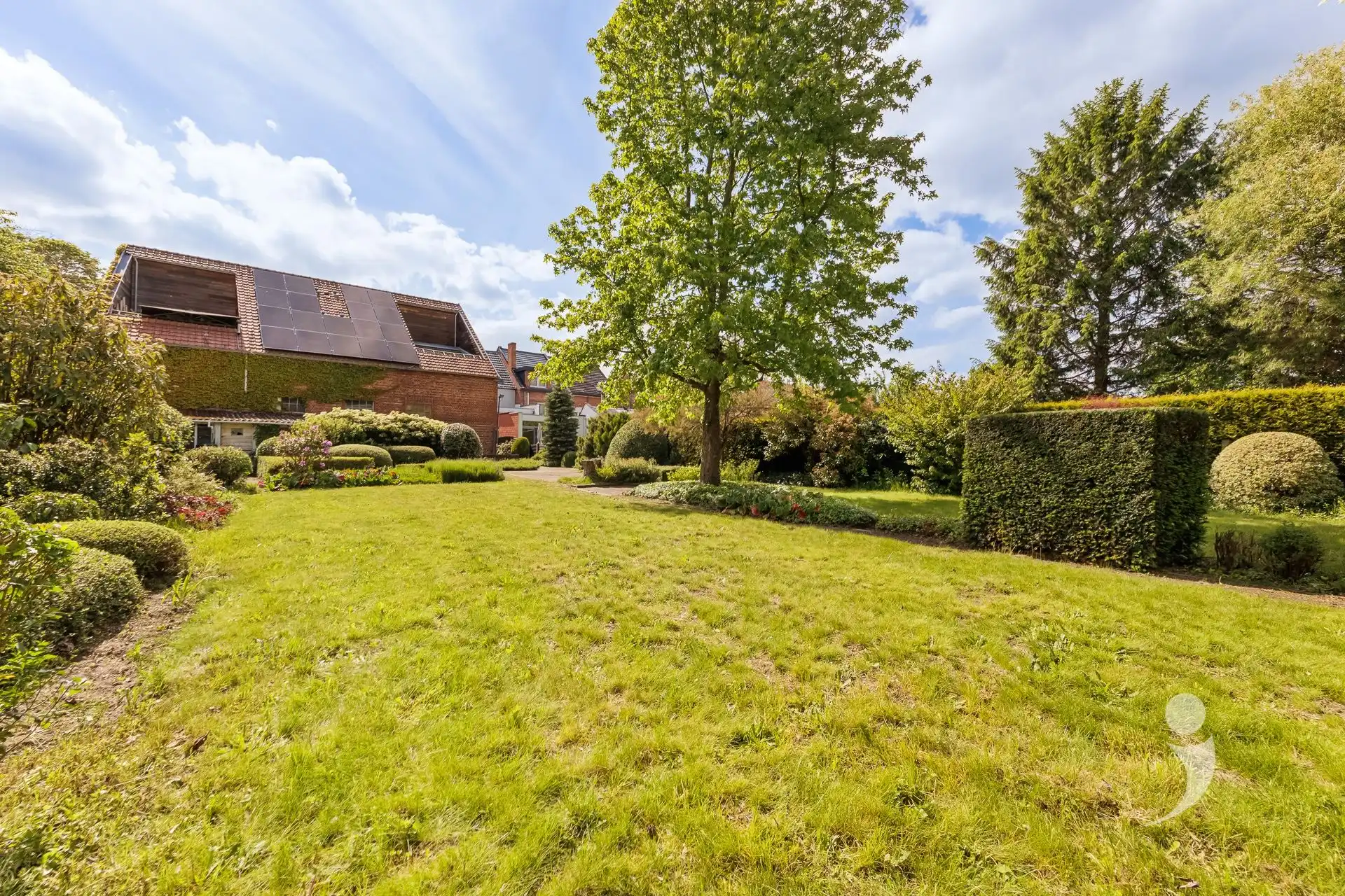 Ruime stadswoning met uitzonderlijke tuin van + 13 are foto 37