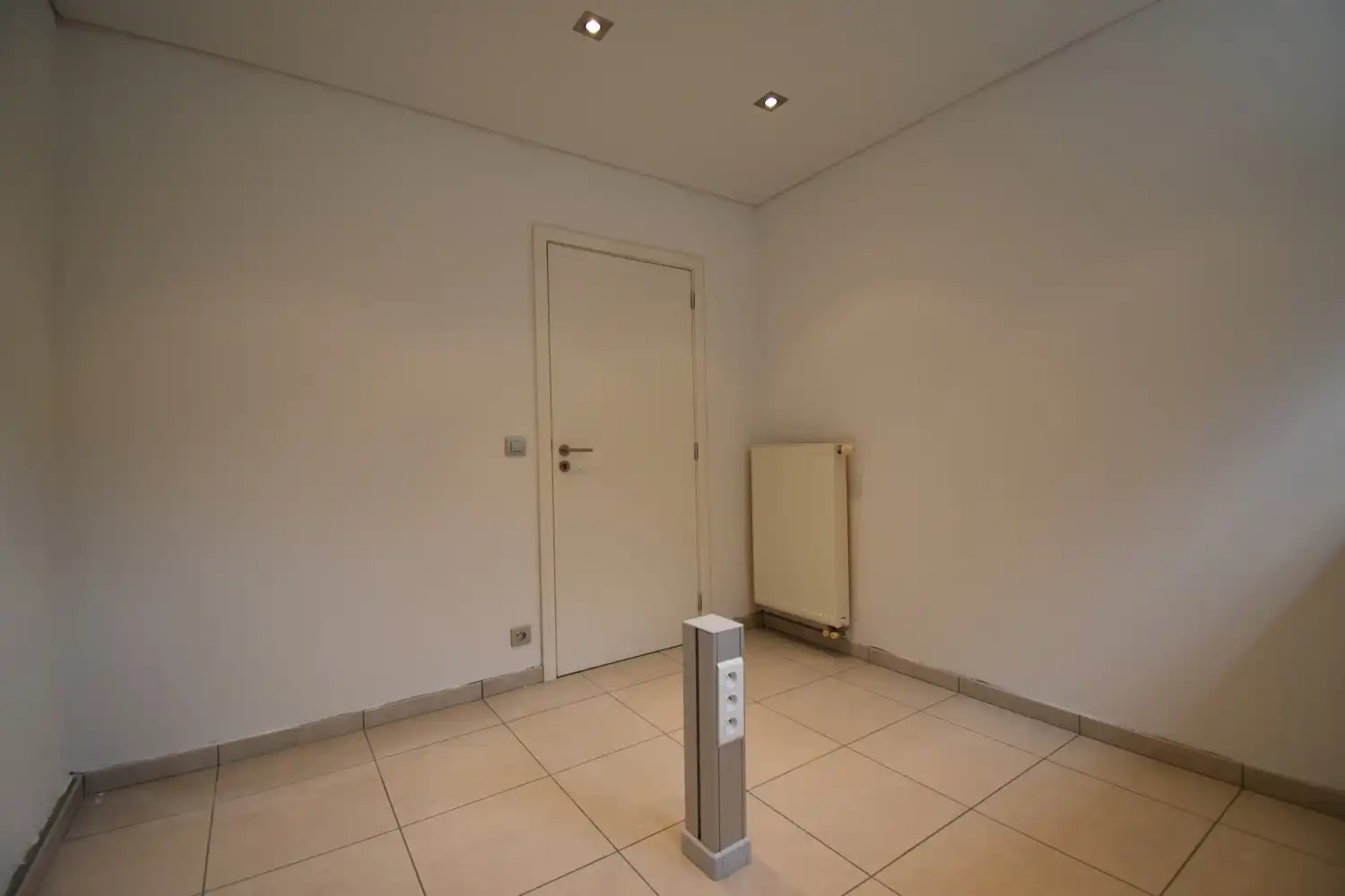 Ruime woning met praktijkruimte te Ruiselede. foto 25