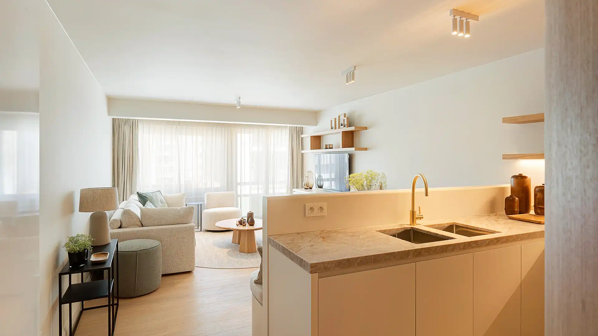 Luxueus afgewerkt appartement ideaal gelegen tussen Lichttoren- en Driehoeksplein foto {{pictureIndex}}