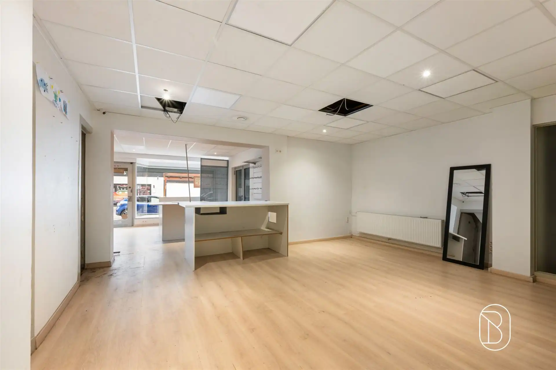 Handelspand met ruime woonst, garage en leuk terras foto 4