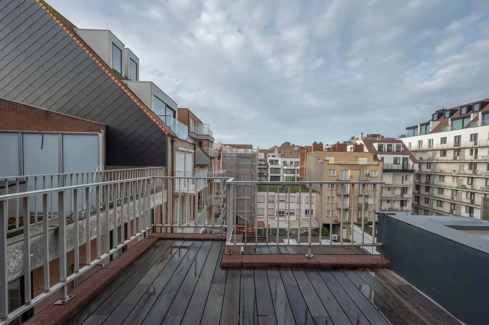 Appartement met schitterend zonneterras en zijdelings zeezicht vlakbij het Driehoeksplein in het Zoute. foto 11