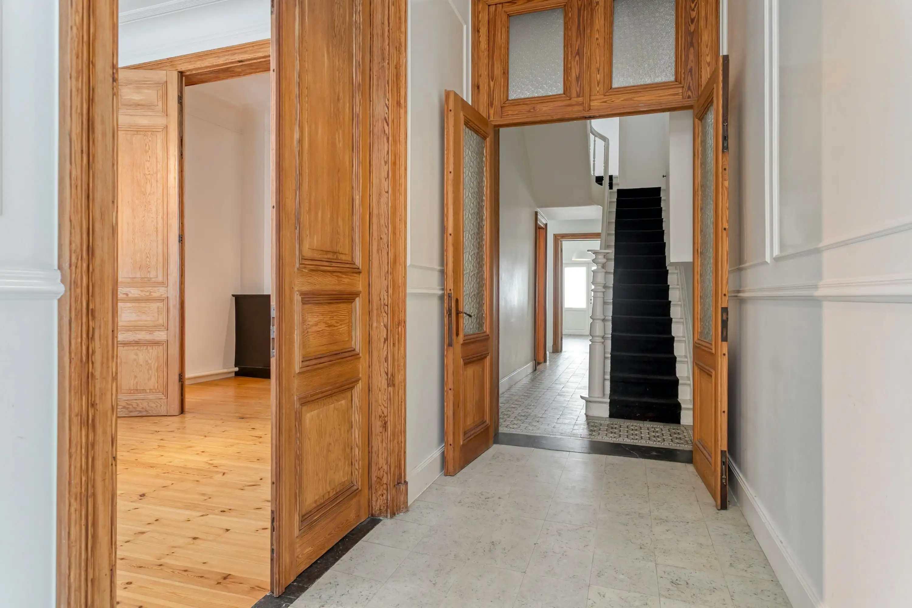 Authentieke burgerwoning met 4 slaapkamers in hartje Roeselare foto 3