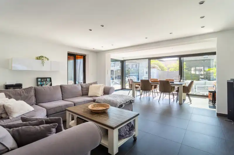 Verrassend ruime woning met zwembad! foto 7