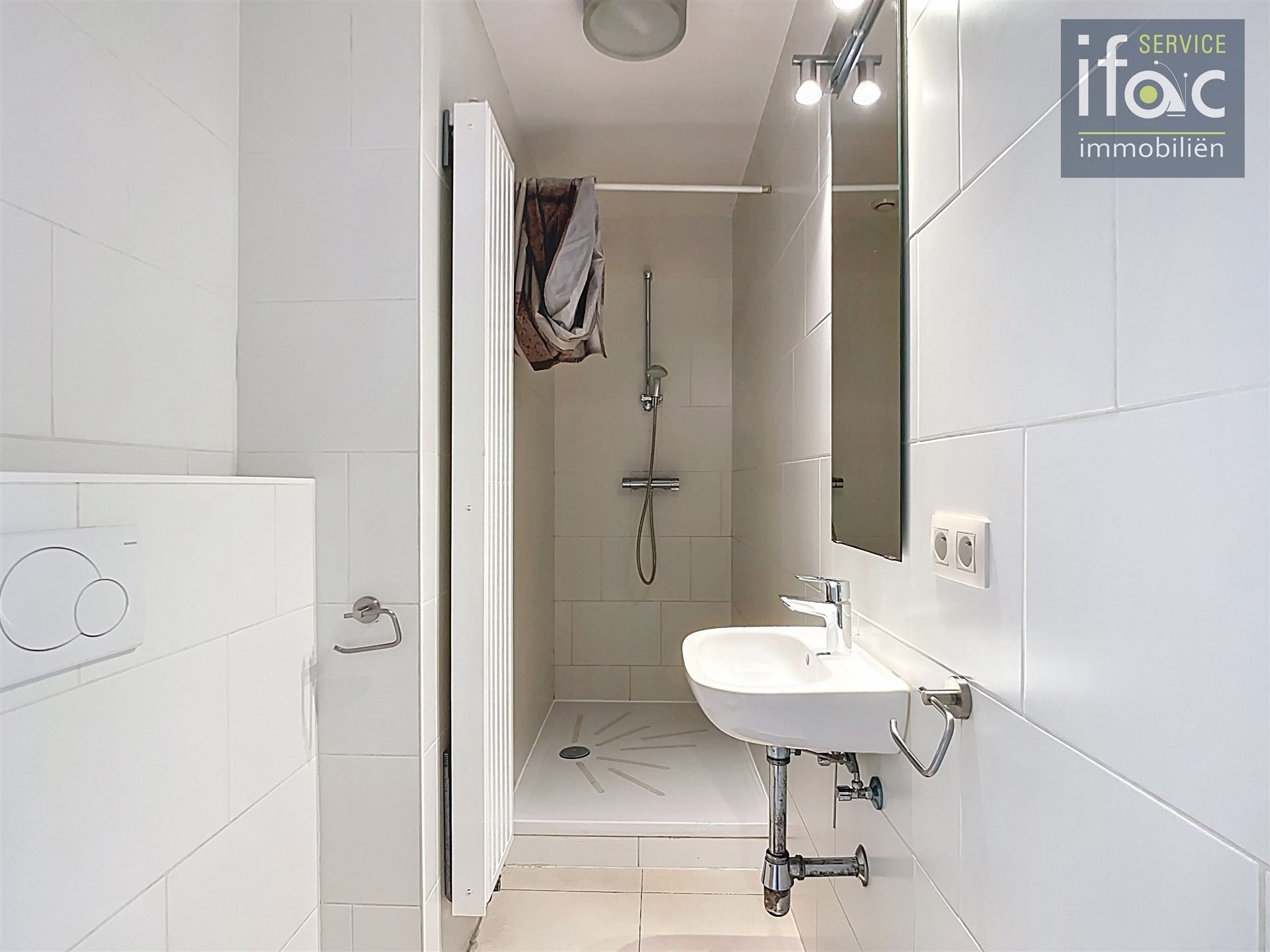 Gerenoveerde villa met 4 ruime slaapkamers foto 21