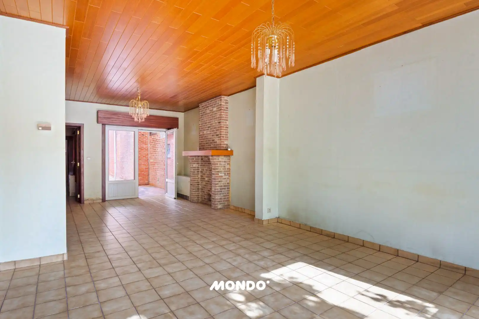Veelzijdige rijwoning met tuin, binnenkoer en uitbouwmogelijkheden te Opwijk! foto 8
