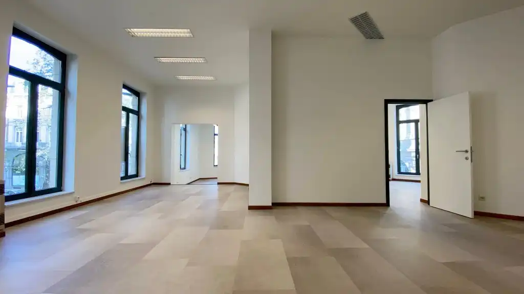 Kantoorruimte te huur in gerenoveerde herenwoning in centrum Gent foto 12