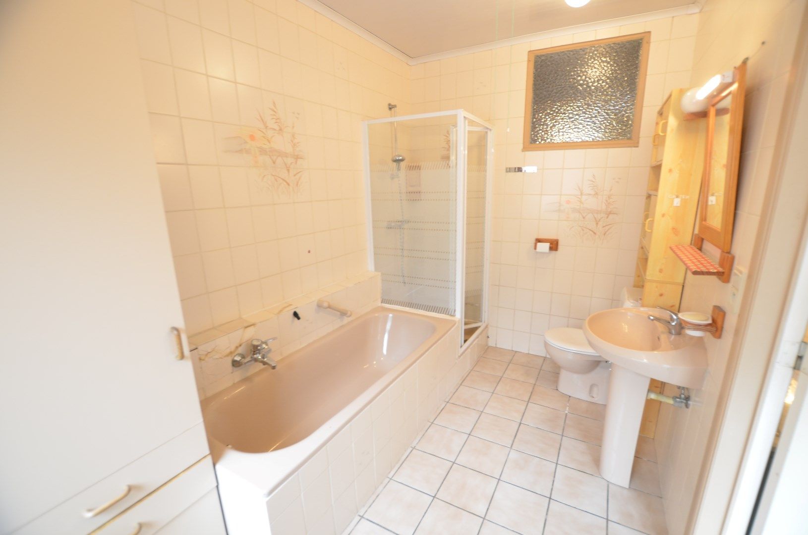 Te renoveren karaktervolle ruime woning met zonnige tuin foto 9