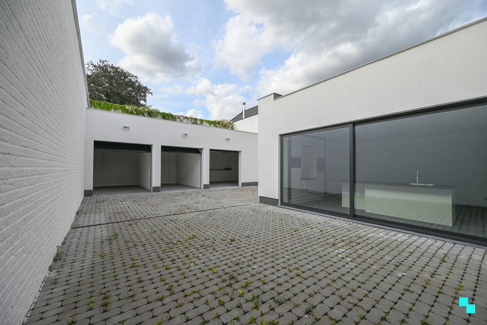 Compleet vernieuwde duplex met 4 slaapkamers en zonneterras in hartje Wevelgem foto 19
