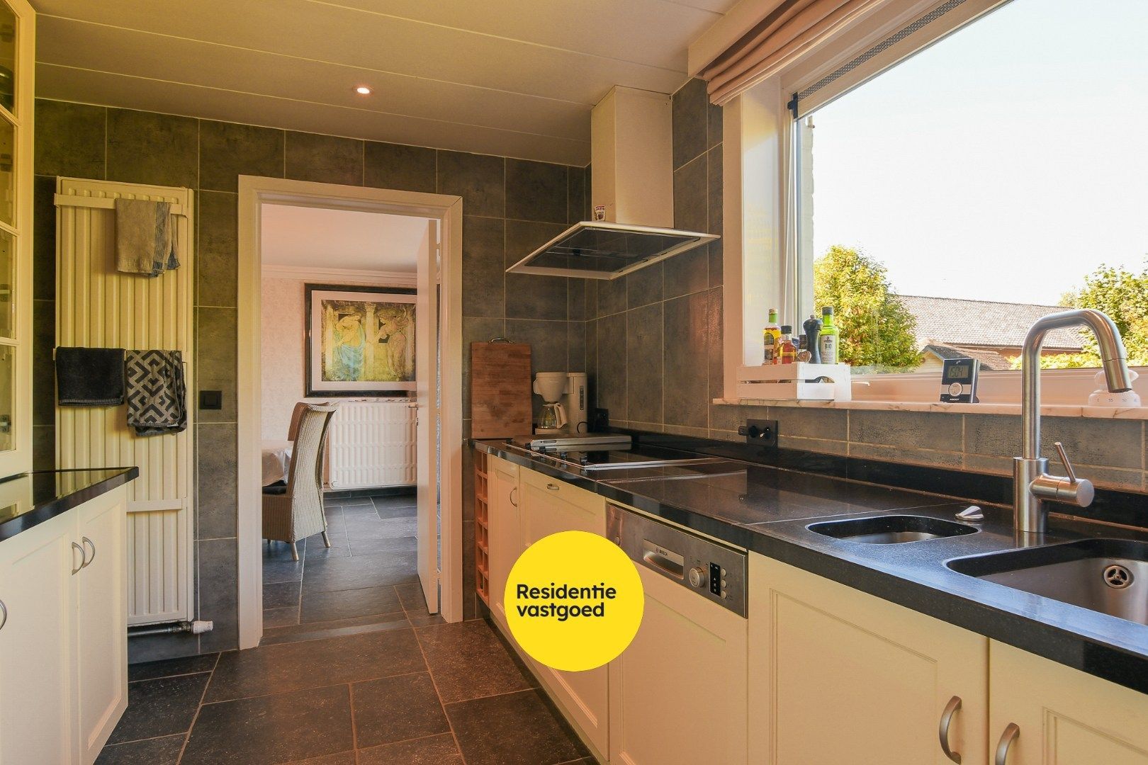 Charmante villa met 5 slpks en mooie tuin te Sint-Kruis foto 6