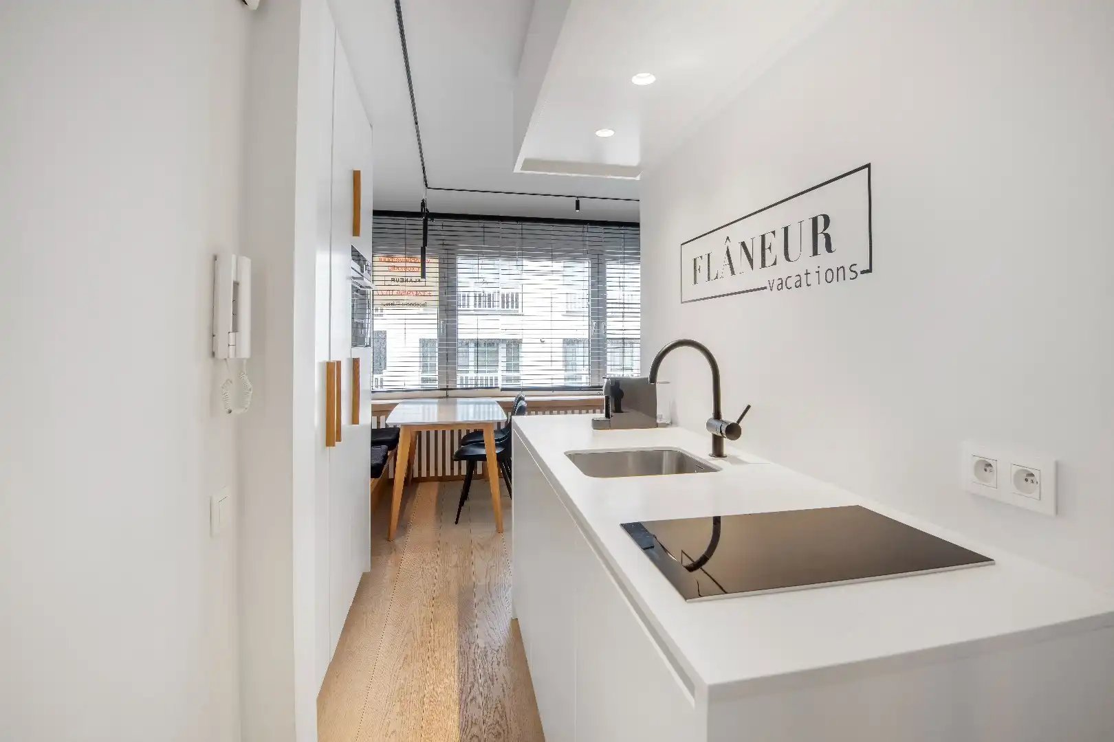 Instapklare studio centraal gelegen op wandelafstand van de Lippenslaan en de Dumortierlaan. foto 3