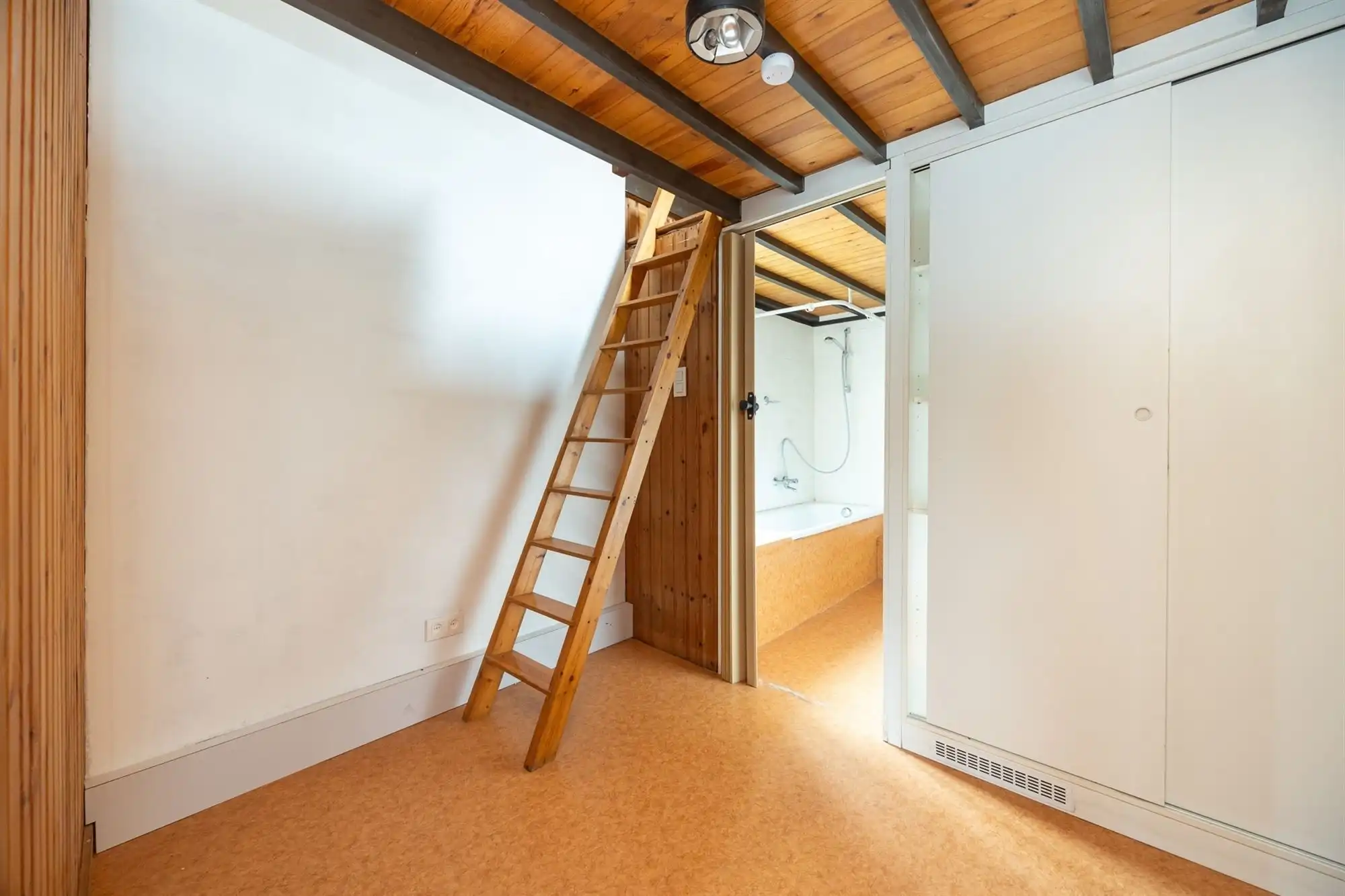 Lichtrijke eengezinswoning nabij Dageraadplaats foto 10