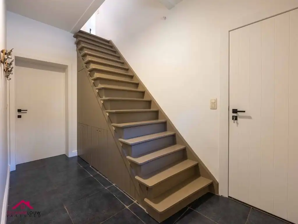 Instapklare woning met handelsruimte in gesloten bebouwing foto 9