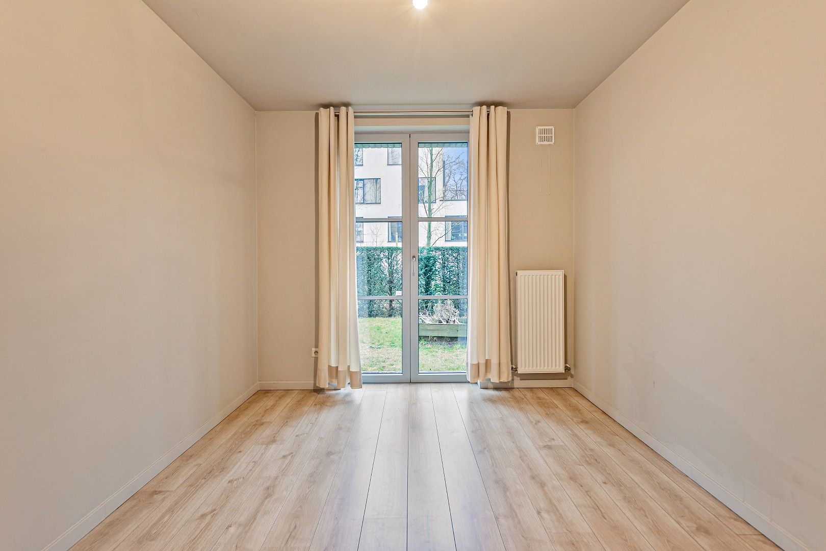 Prachtig gelijkvloers  3 slaapkamer appartement met tuin van 389m2 foto 15
