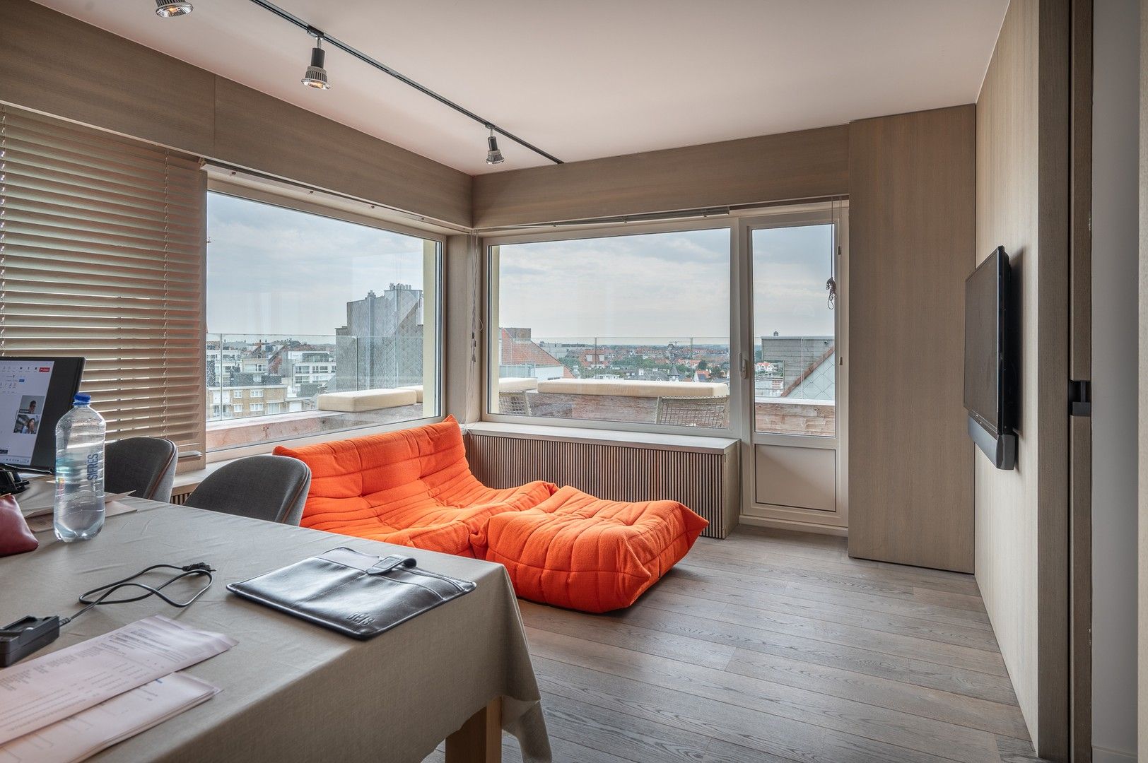 Prachtig hoekappartement met façade van 7m en terras met adembenemend zicht op de Zeedijk in Duinbergen foto 9