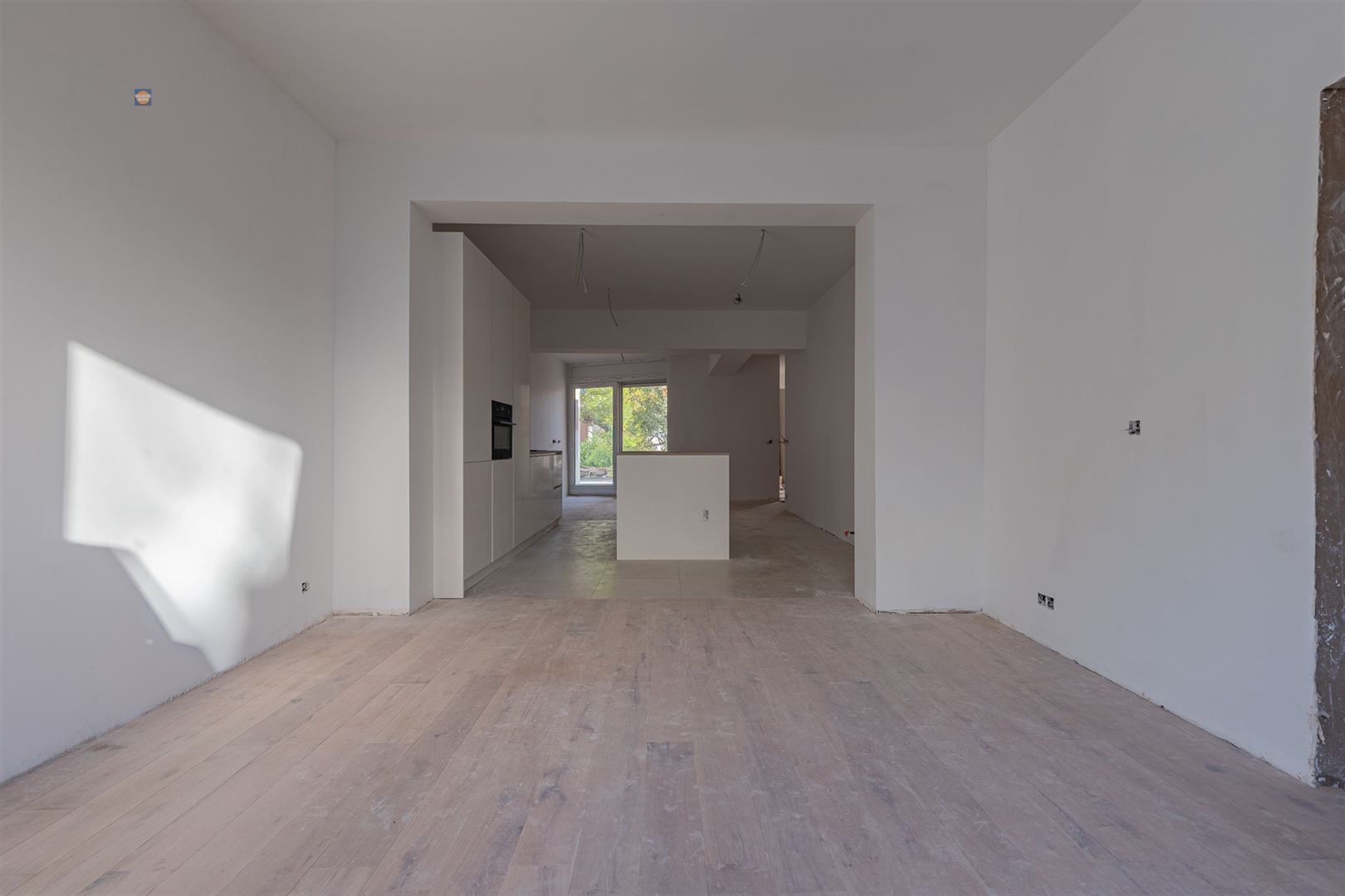 Modern gelijkvloersappartement met terras en tuin foto 2