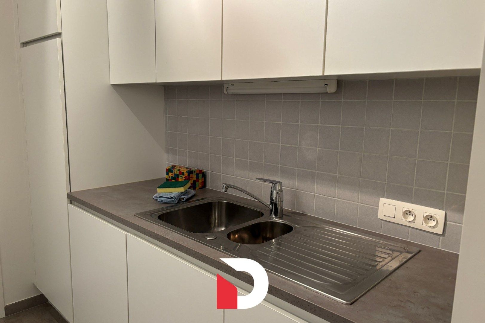 Uniek GEMEUBELD appartement met 2 slaapkamers en ruim terras foto 10