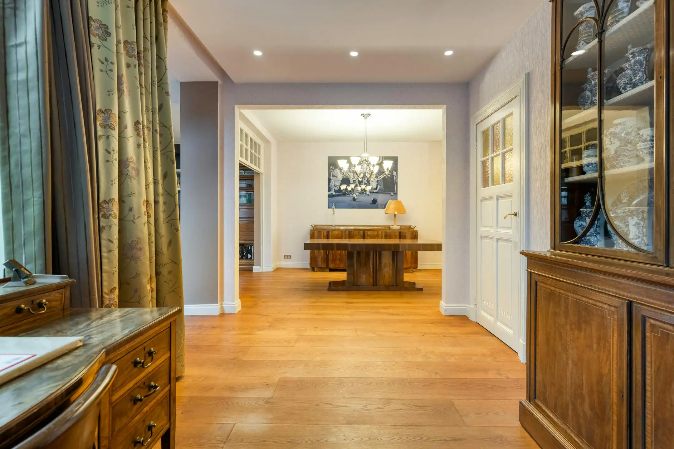 Klassevol huis met 5 slaapkamers, 3 badkamers, garage en ruime tuin te Sint-Kruis (Brugge) foto 6