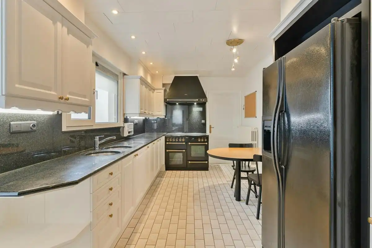 Ruim huis te koop met 6 slaapkamers in Blankenberge centrum foto 8