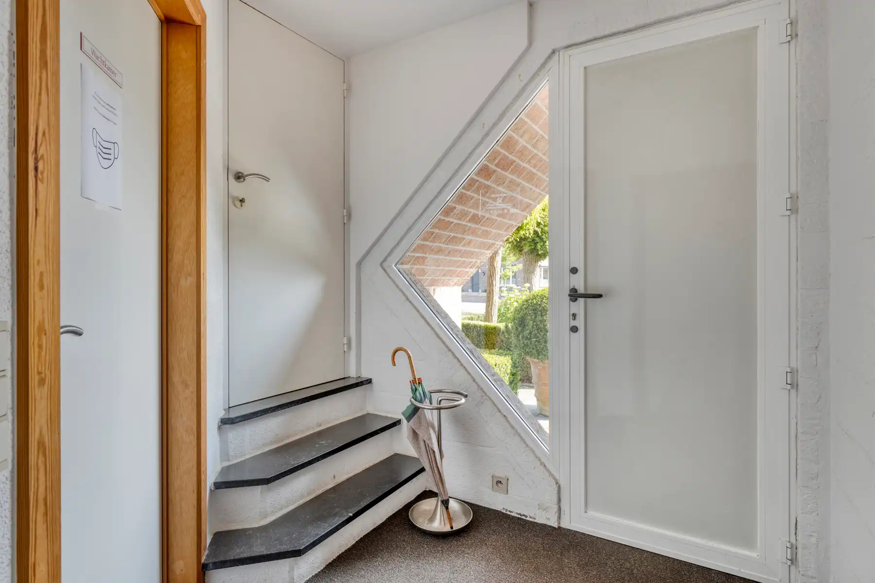 Ruime villa met praktijk! foto 25