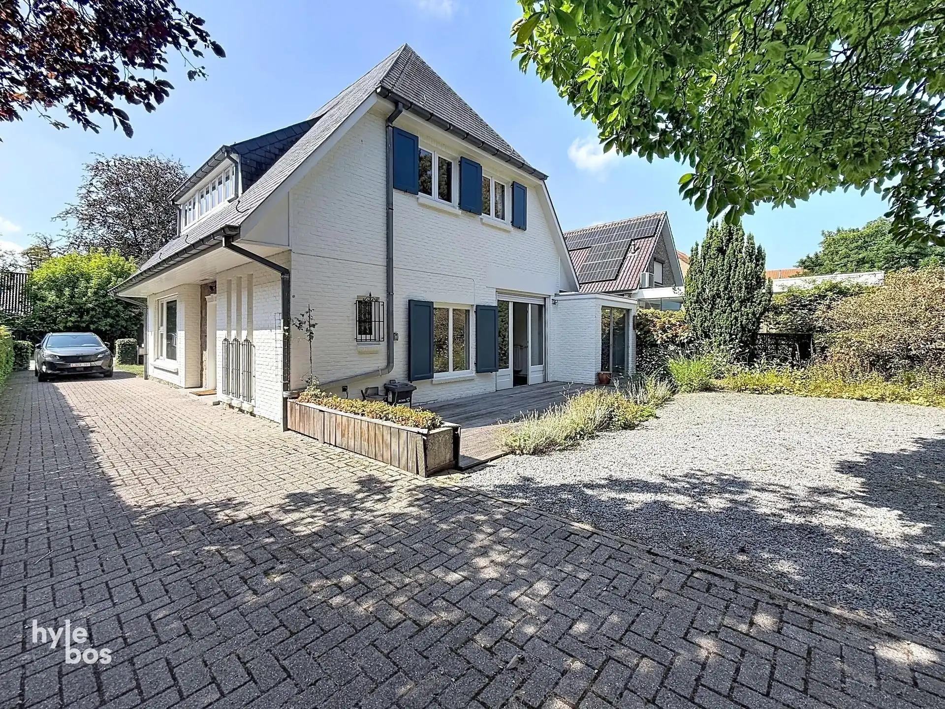 Ruime open bebouwing met zeer grote tuin foto 22