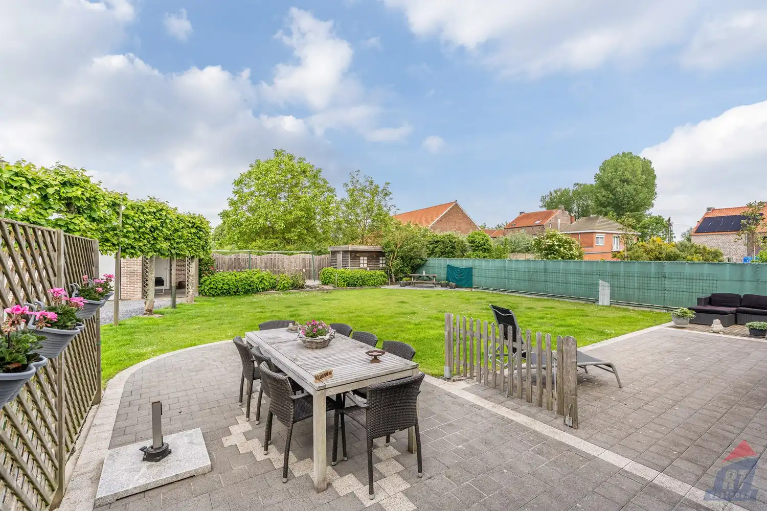 Instapklare open bebouwing met 4 slaapkamers, ruime tuin en dubbele garage in het groene Sint-Truiden foto 22