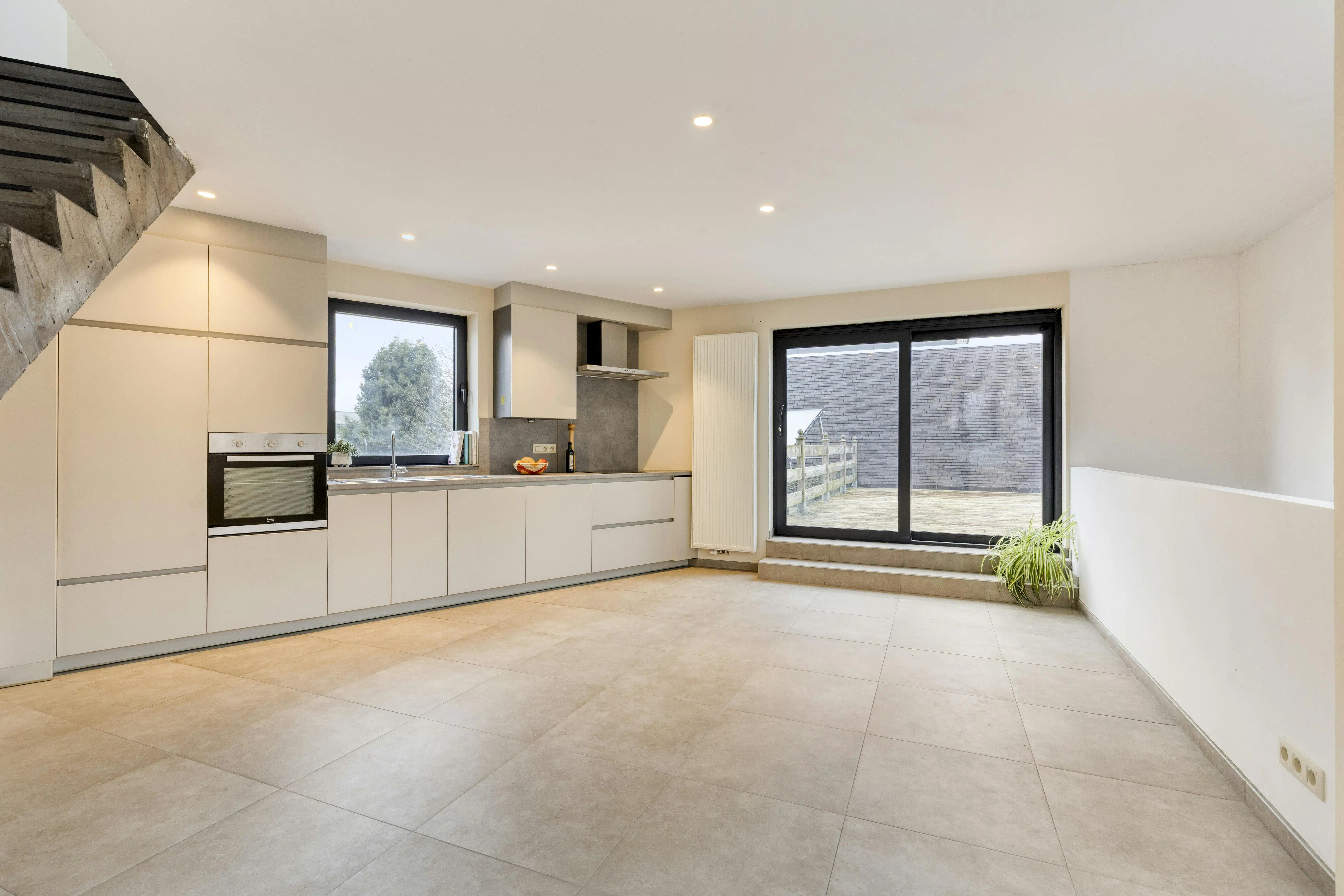Bel-etagewoning met 2 buitenruimtes te koop in Zwijnaarde foto {{pictureIndex}}
