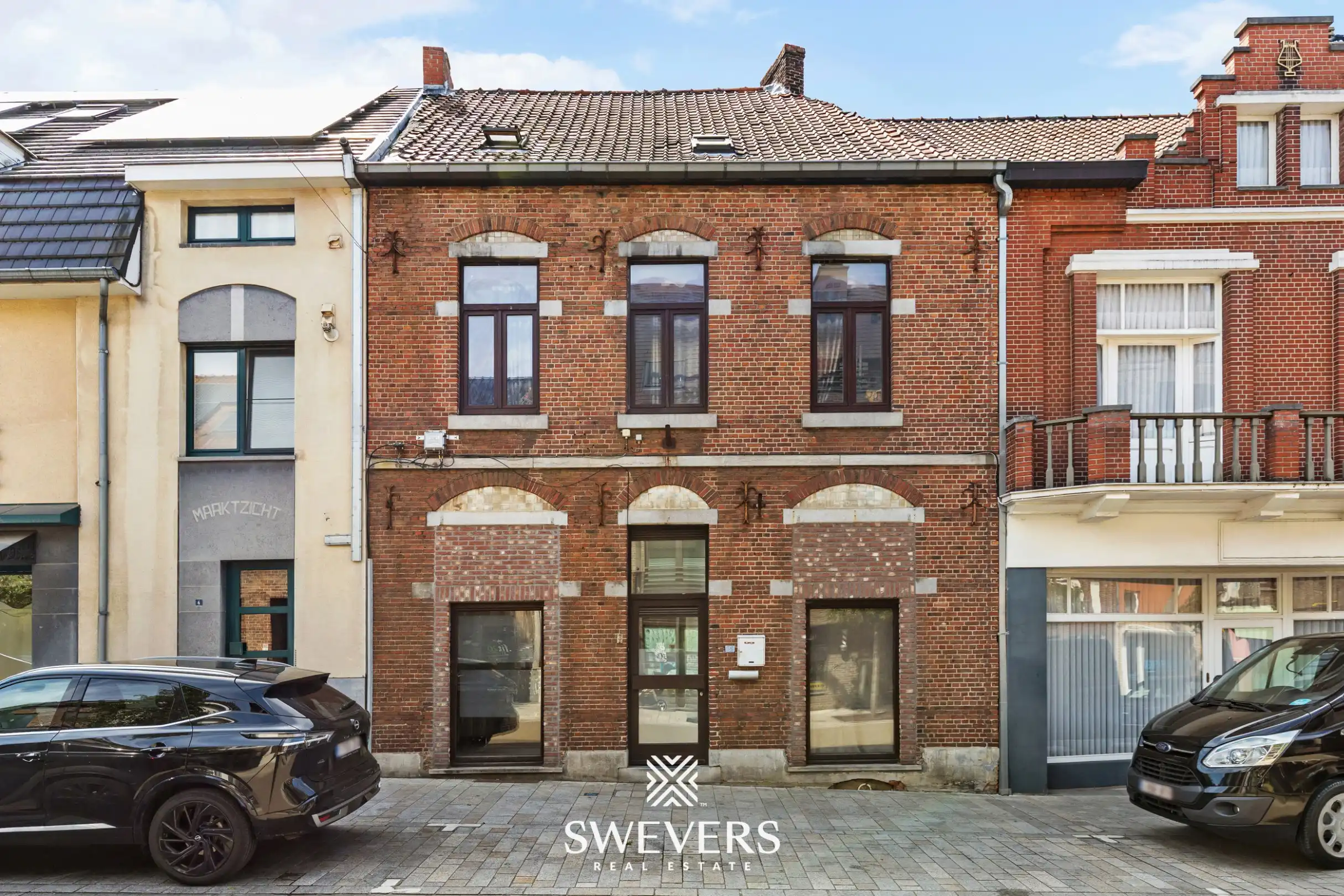 Te renoveren handelspand met woonst in Beringen centrum  foto {{pictureIndex}}