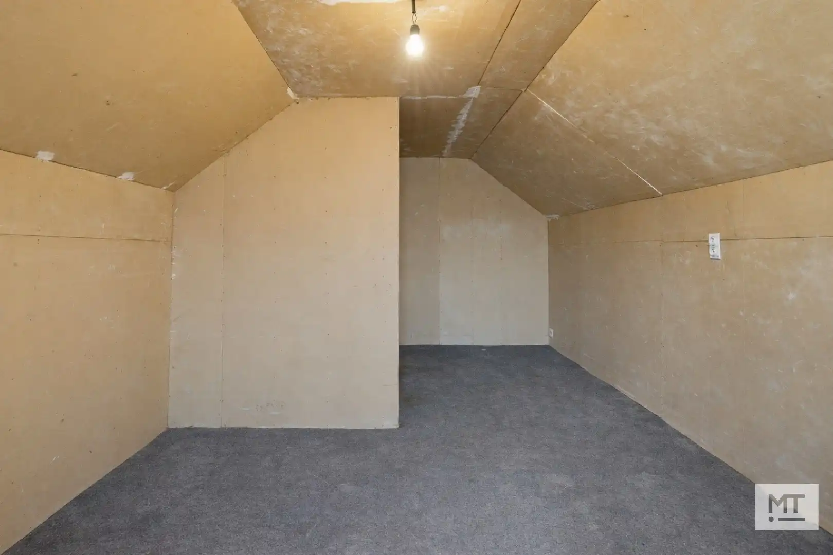 Ruime alleenstaande woning te koop op een rustige locatie te Beselare foto 16