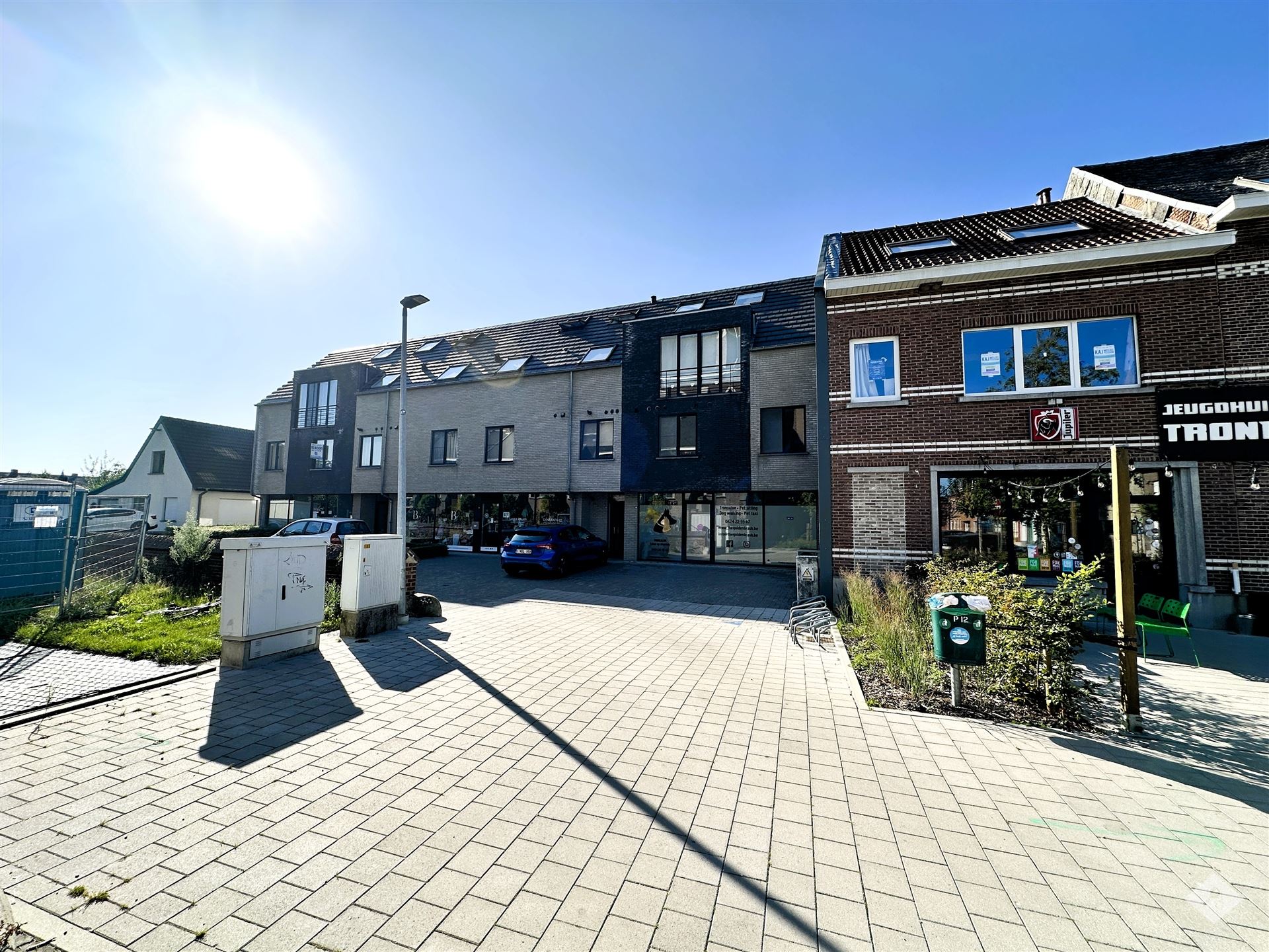 Instapklaar duplexappartement met garage in Peizegem foto {{pictureIndex}}