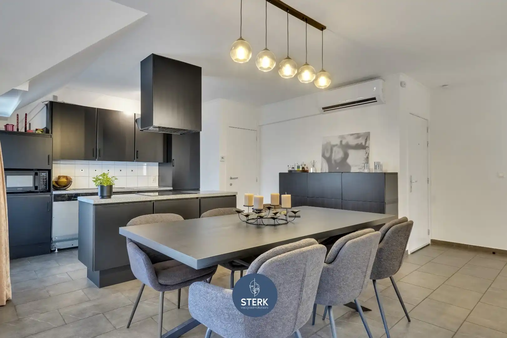 INSTAPKLAAR APPARTEMENT MET 3 SLPKS EN GARAGE TE HERDEREN !  foto 9
