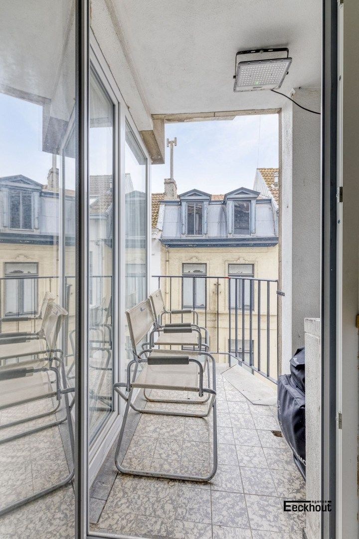 Stijlvol gerenoveerd appartement in het bruisende hart van Oostende! foto 6