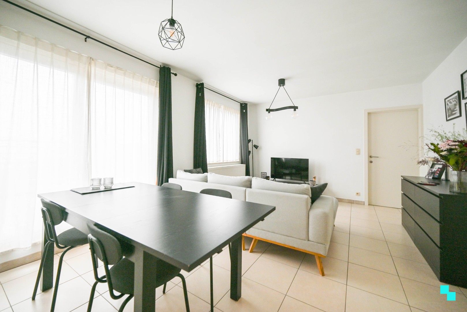 Appartement met ruim terras nabij centrum Oostrozebeke foto 4