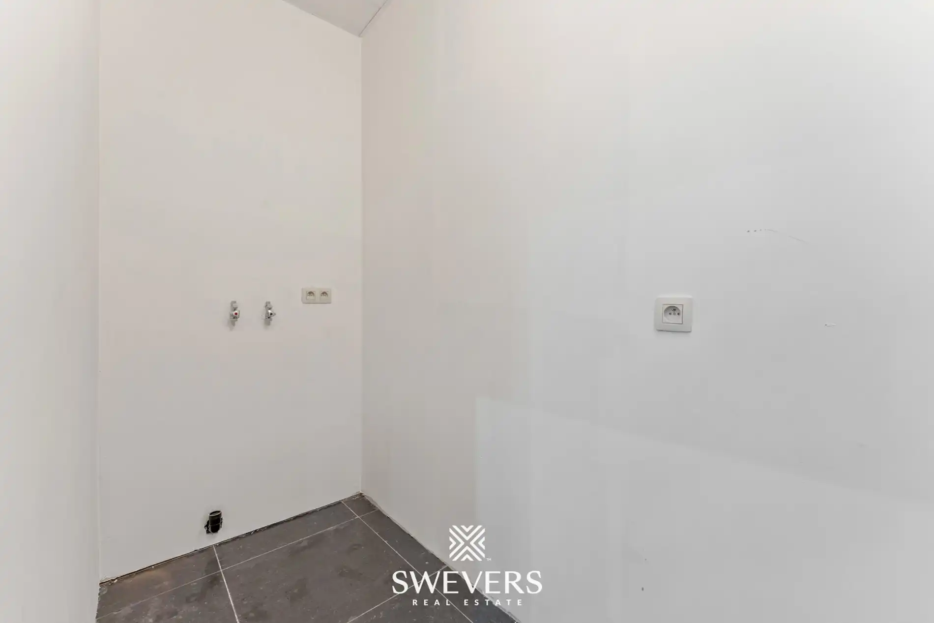 Instapklaar handelspand op toplocatie in Heusden-Zolder foto 19