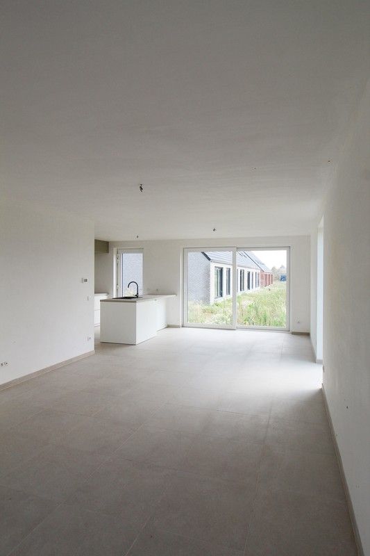 Afgewerkte halfopen nieuwbouwwoning te Roeselare foto 4