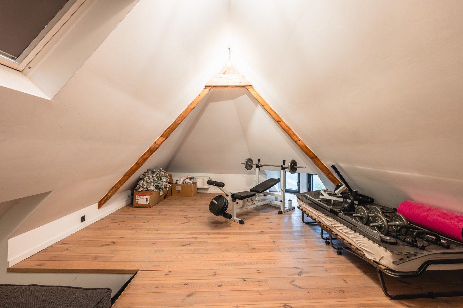 Gerenoveerde hoekwoning te koop in Harelbeke met 3/4 slaapkamers, inpandige garage, zonnige tuin en dakterras.  foto 14